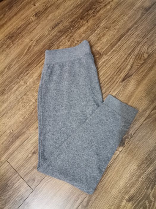 Damskie spodnie dresowe rozmiar xl.