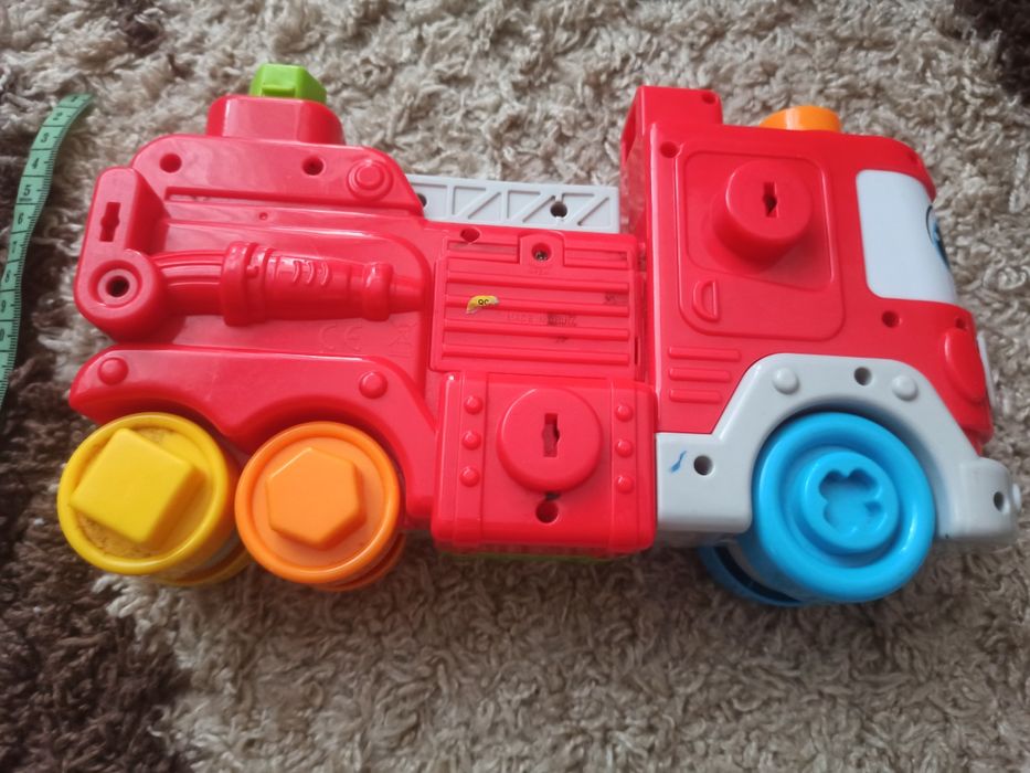 Игрушечные машинки.