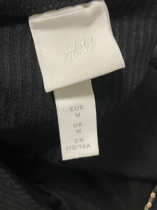 H&m czarne body z łańcuchem M