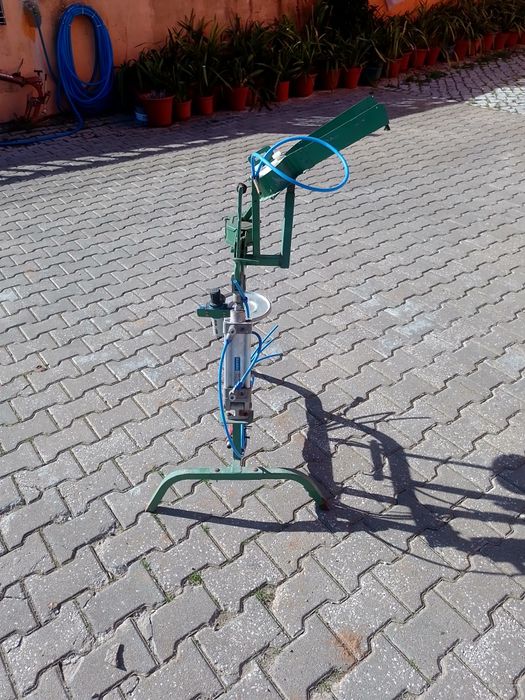 Máquina de aplicar rolhas pneumática