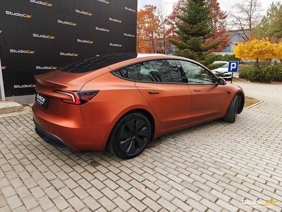 Oklejanie pojazdów zmiana koloru samochodów przyciemnianie dechroming