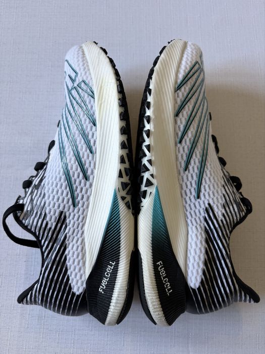 Damskie buty do biegania New Balance FuelCell RC Elite 2021 rozmiar 40