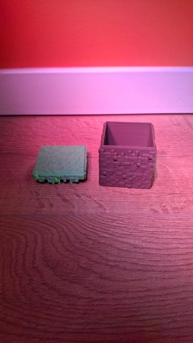 Blok z minecrafta.  Otwierane, wydruk 3D