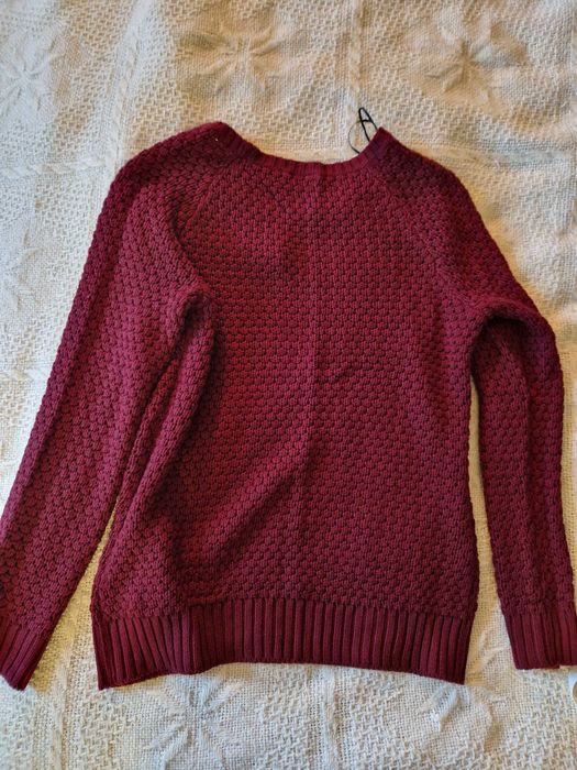 Bordowy sweterek