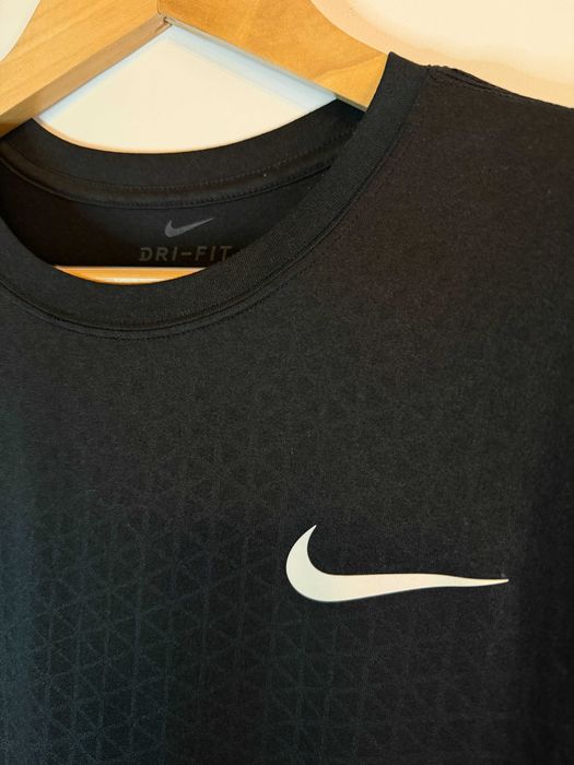 Koszulka sportowa Nike czarna z logiem M