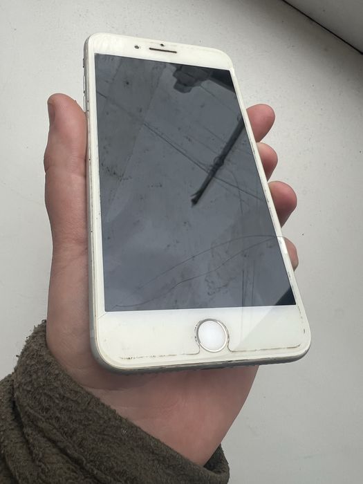 Iphone 7+ 128  можно на запчасти
