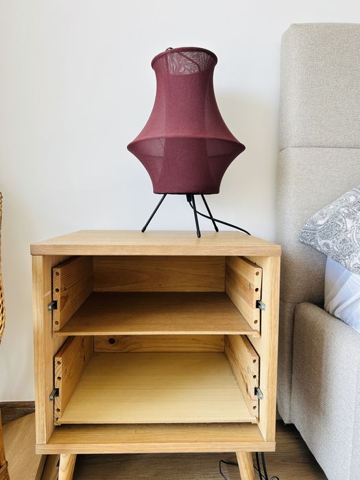 Pack quarto gato preto. 1 comoda, 2 mesas de cabeceira e oferta de candeeiro