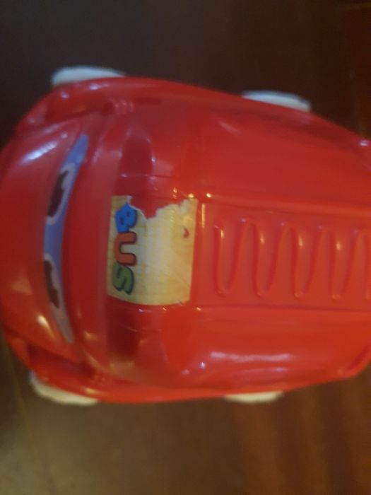 Carrinhos brinquedos oferecer bebé criança