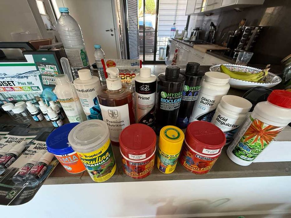 NOVO PREÇO - 400€ - Equipamento para dois aquários e muitos produtos extra