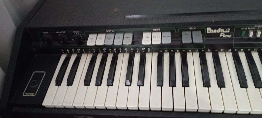 Vendo Órgão de música eléctrico.