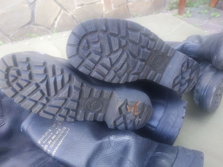 Чоботи  робочі шкіра ялові   37 і 39розмір  Німеччина б/в