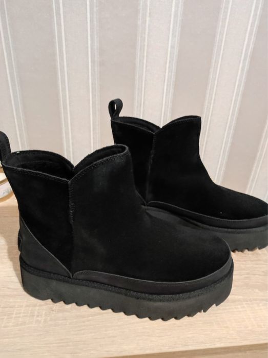 Продам оригінальні UGG чорного кольору