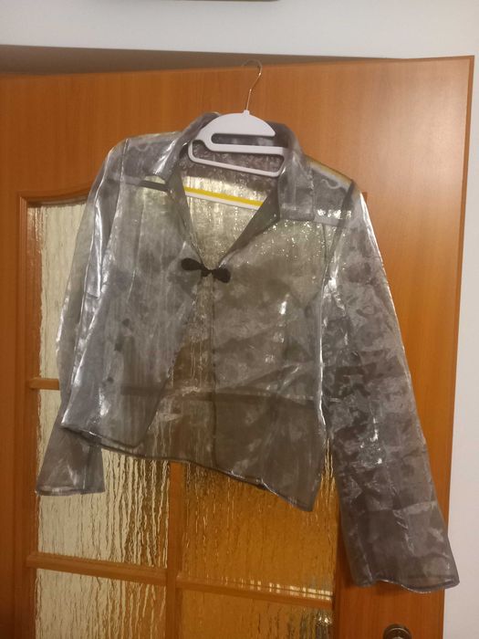 Narzutka na sukienkę w kolorze srebra