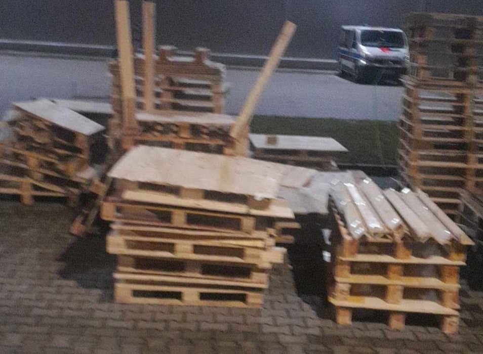 Palety do kolejnego uzytku lub drewno opalowe