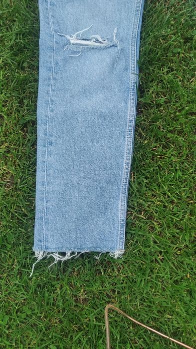 Jasne niebieskie jeansy z rozdarciami Zara S 36