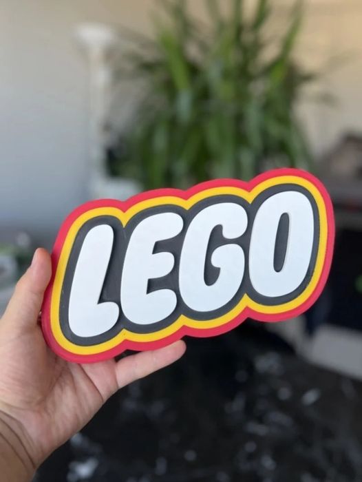 Logotipo LEGO impresso em 3D 
Decora o t