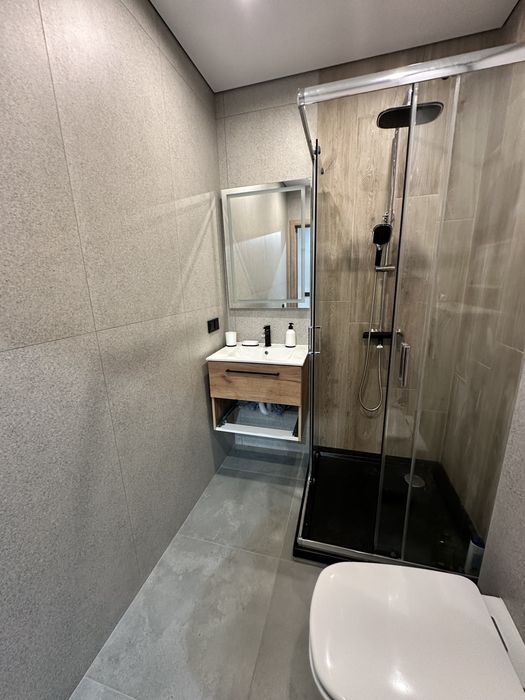 Однокімнатна з ремонтом біля Бучанського парку! Меблі, техніка!