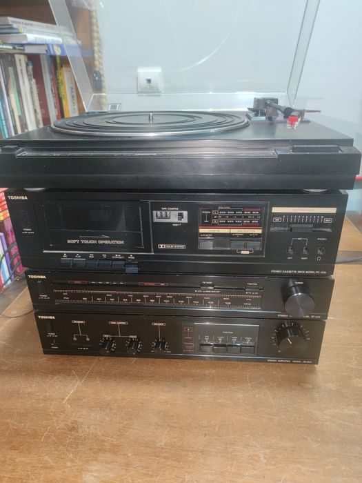 Aparelhagem TOSHIBA - Gira disco, Amplificador, Radio