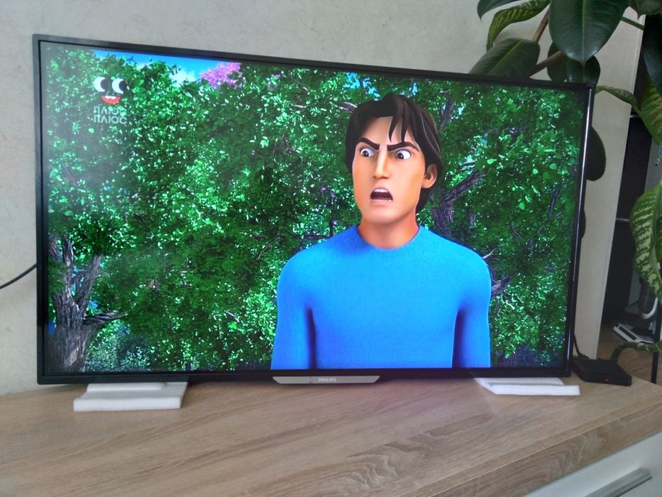 Гарний Smart TV. Philips 40"Full HD. T2. Wi-Fi.