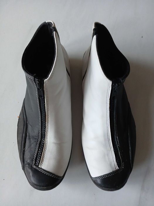 Skórzane buty Yelow Cab New York czarno -białe futurystyczne