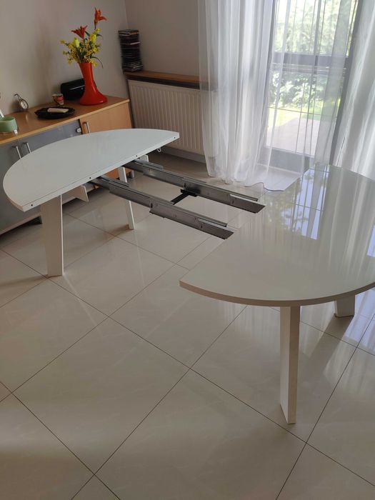 Stół rozkładany z szklanym blatem