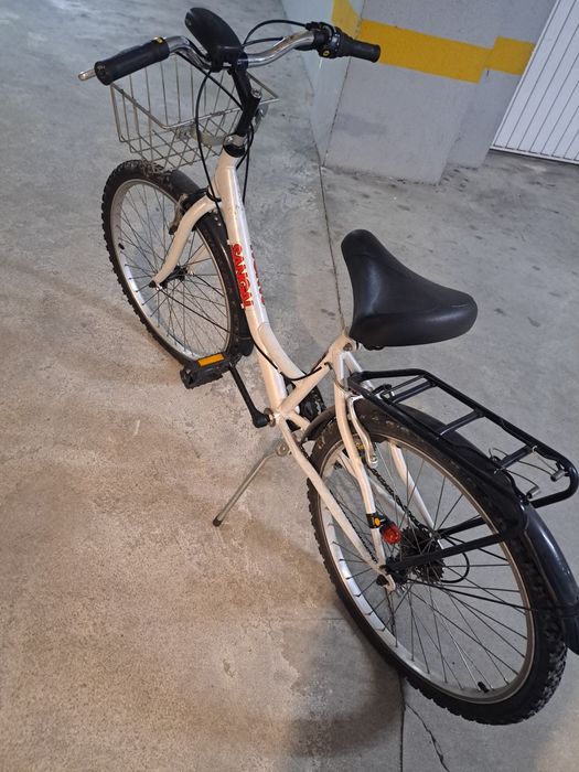 Vendo bicicleta de menina ou senhora