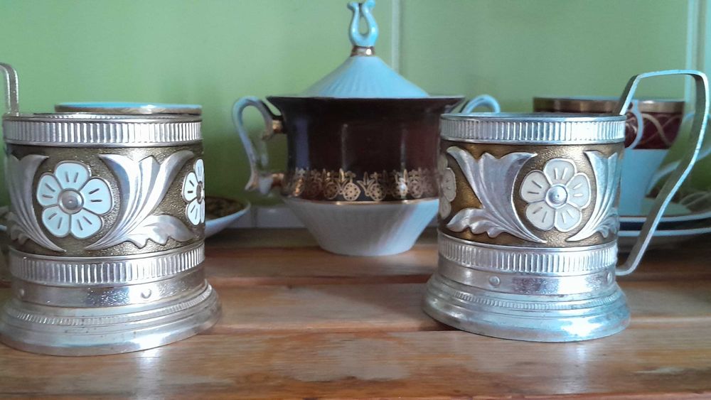 Красивый подстаканик с цветами. Ретро