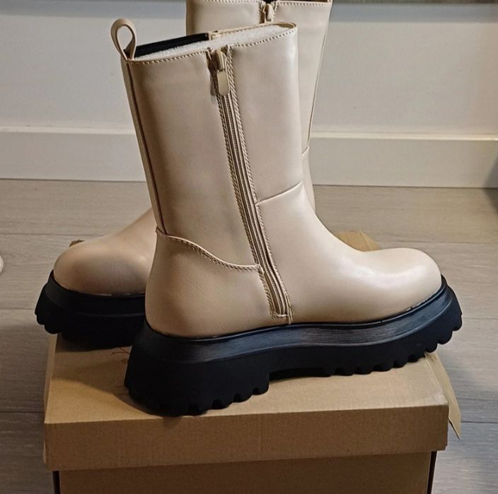 Buty lekko ocieplne mega są