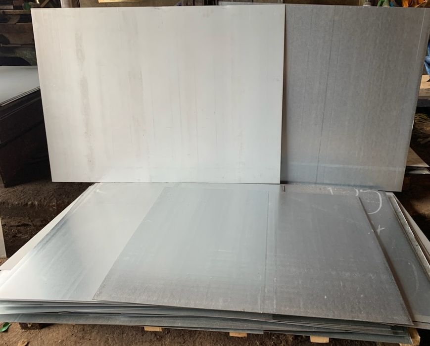 Blacha kawałkowa czarna i ocynkowana