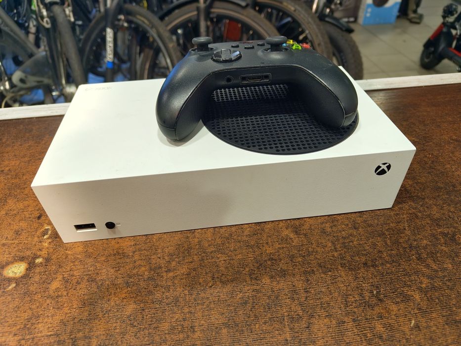 Konsola Xbox Series S Digital + pad