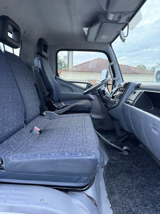 Mitsubish canter com grua de 13 m + Estrado