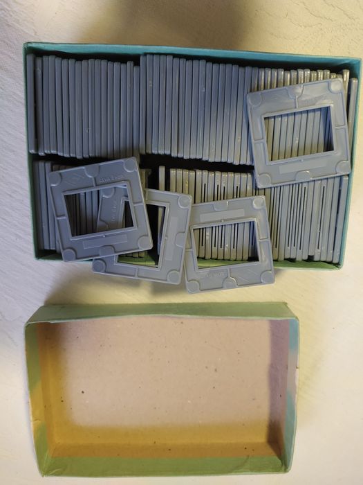 Светофильтры новые 33шт размер 7.5см на 7.5см в оригинальной упаковке