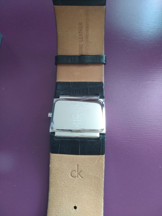 Relógio Calvin Klein, bracelete pele
