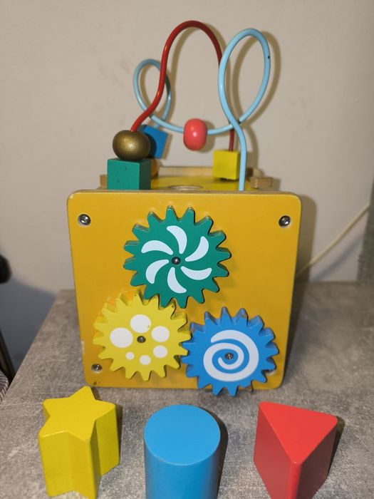 Продам дерев'яний бізі куб