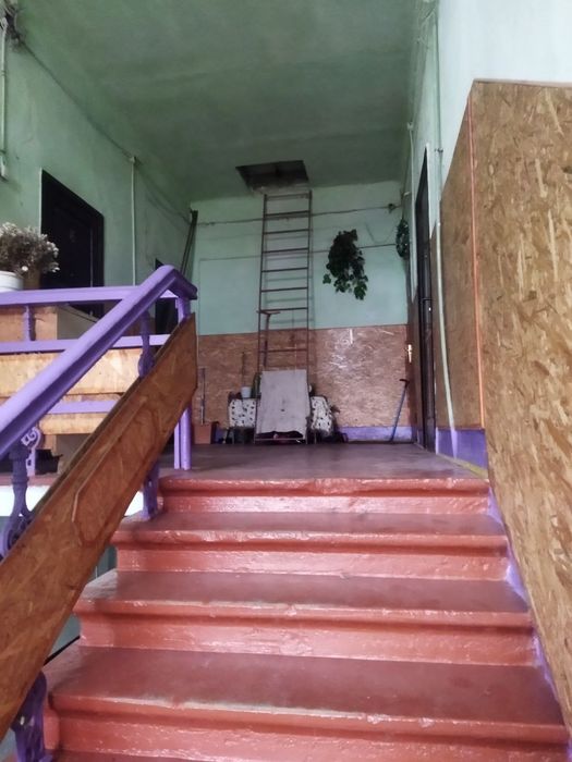 Продам Мерефа 3 - ех ком. квартиру с мебелью!