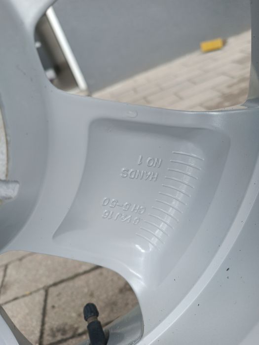 Koła na felgach aluminiowych 5x114.3 ET50 16" opony 215/65R16 Dacia
