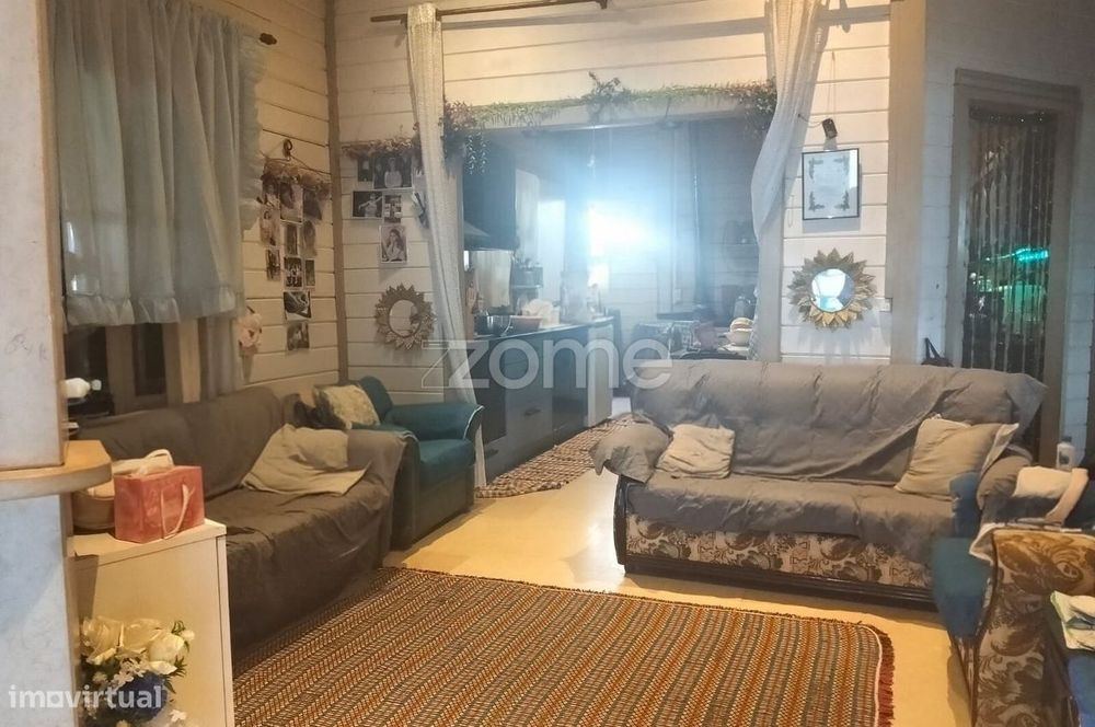 Lote de terreno com moradia