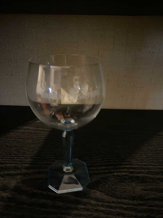 copo de gin transparente