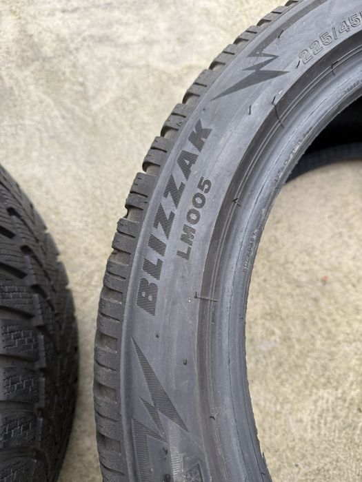 225/45/17 Bridgetsone Blizzak Lm005