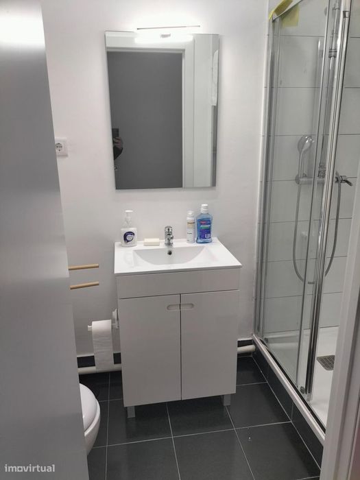 Quarto - localizado em Arroios Lisbon