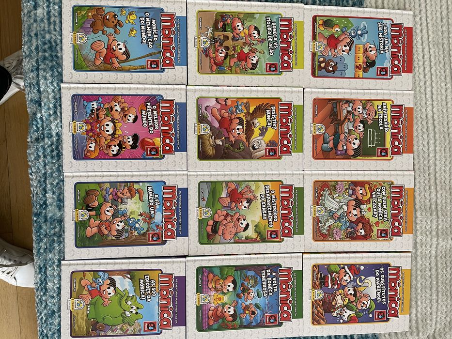 Coleção de livros da Monica