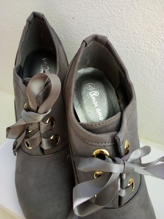 Botins cinzentos com atacadores em cetim - Tamanho 41 - Novos!