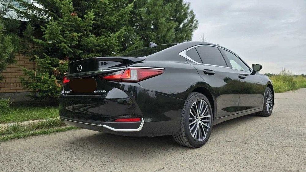 Lexus ES 300h, 2023