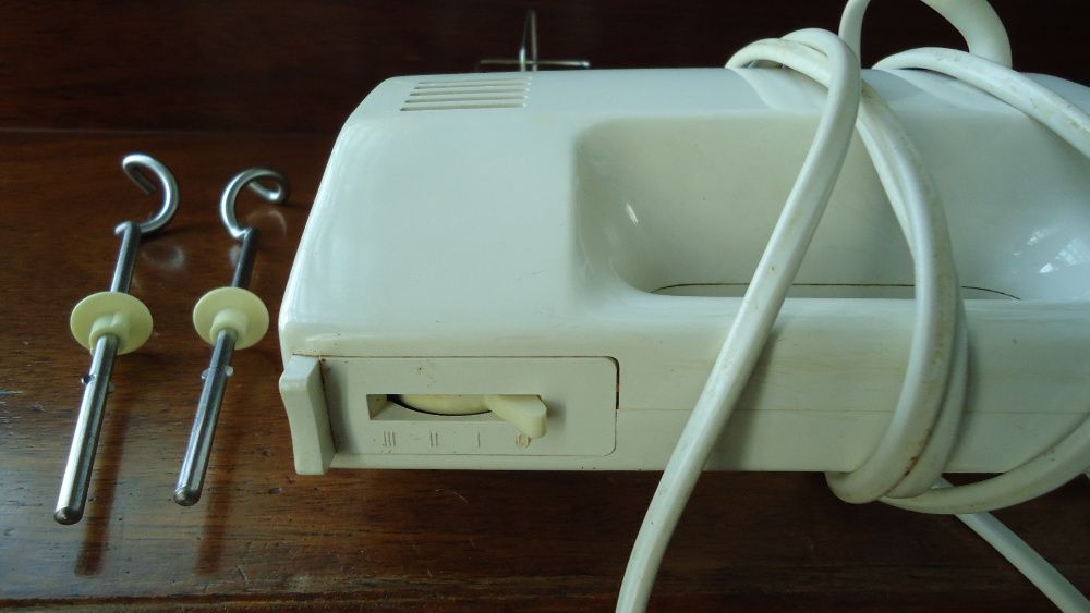 Varinha e batedeira eléctrica vintage numa só peça