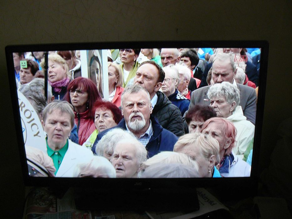 Telewizor z pilotem bdb. stan led Dvbt 2  Hevc + SAT