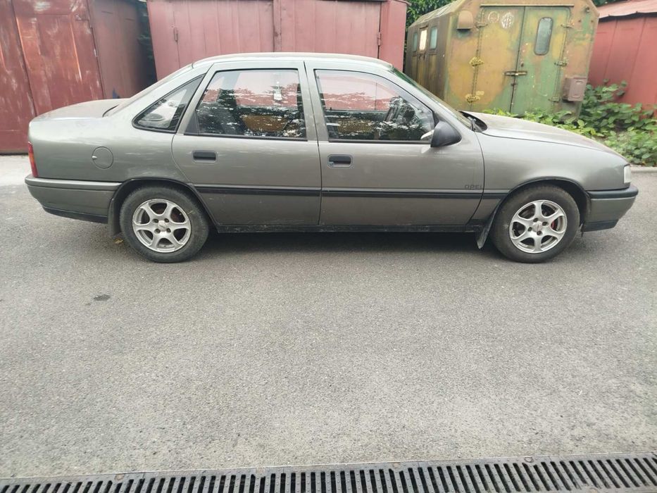 Opel vectra 1.8 газ бенз 1989р