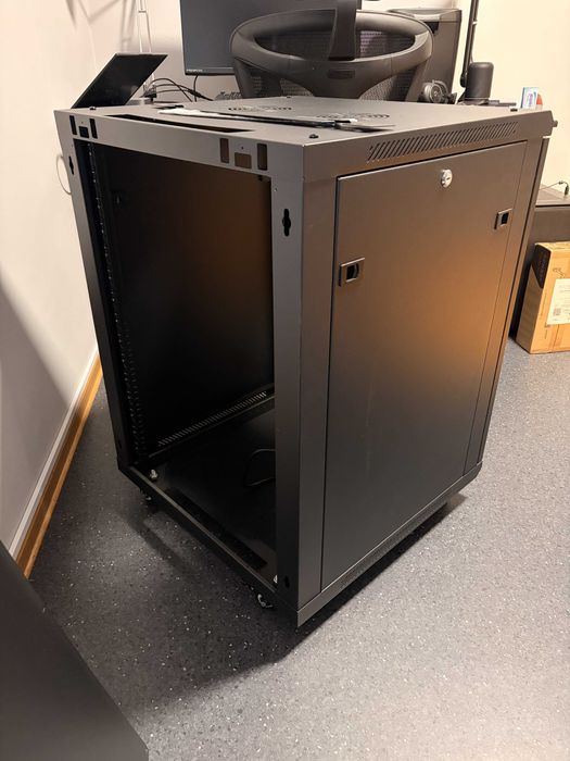 Szafa RACK LANBERG 19" 15U WF01-6615-10B Czarny
