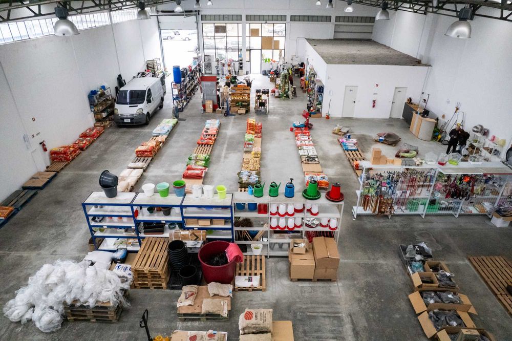 Arrenda-se Armazém - Fornos