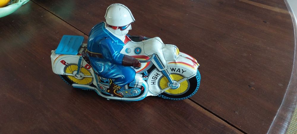 brinquedo em lata,mota,  fabricada no Japão