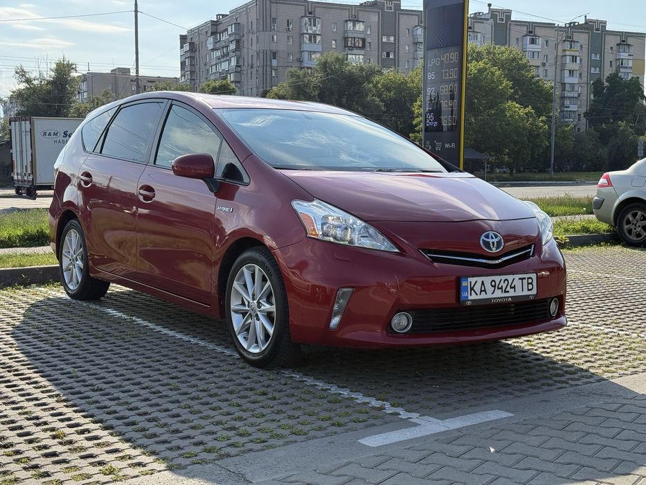 Toyota Prius V 2013